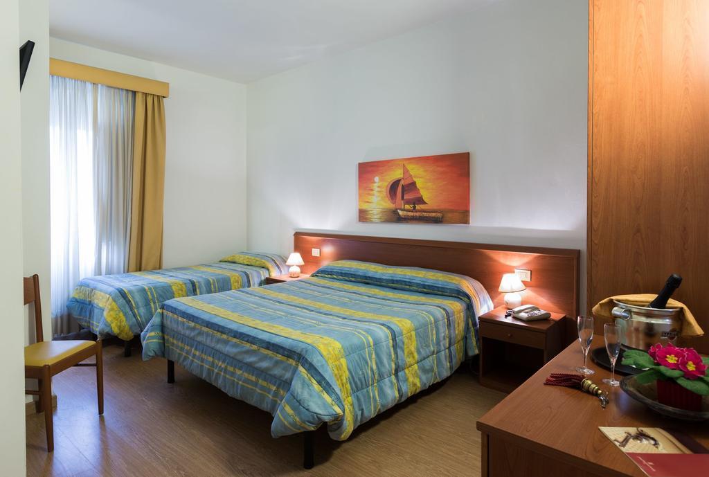 וירג'יו Hotel Internazionale מראה חיצוני תמונה