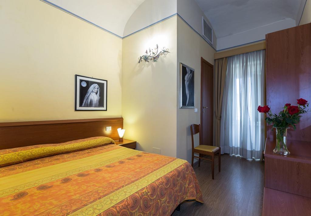 וירג'יו Hotel Internazionale מראה חיצוני תמונה